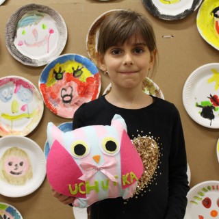 Warsztaty na Dzień Dziecka - maskotka sowa - Fot. Fundacja Pracownia Kreatywna
